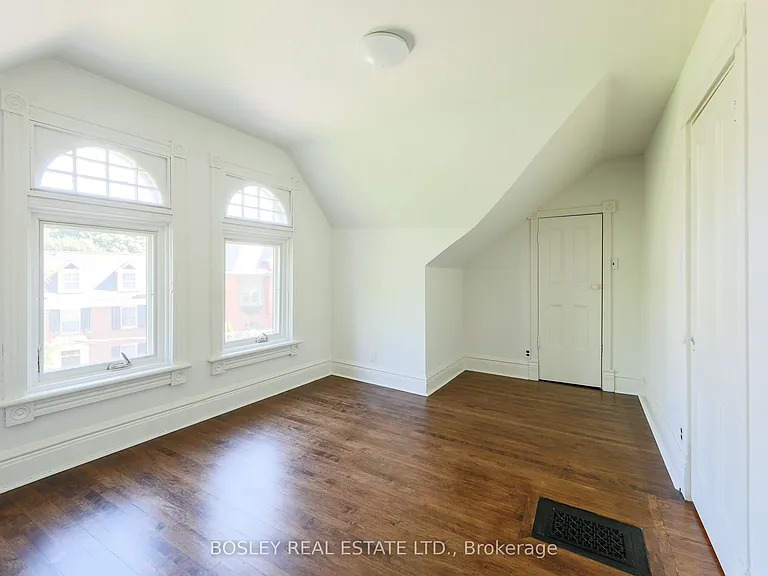12 Meredith Cres #UPPER — Photo 49