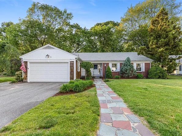 37 Beaumont St, Rumford, RI 02916