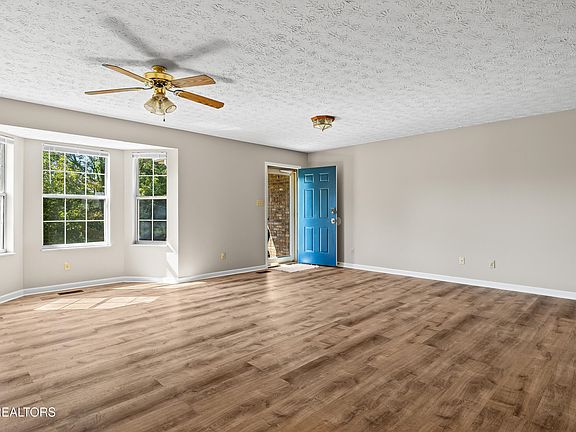 4th image of 1126 Willow Creek Cir
