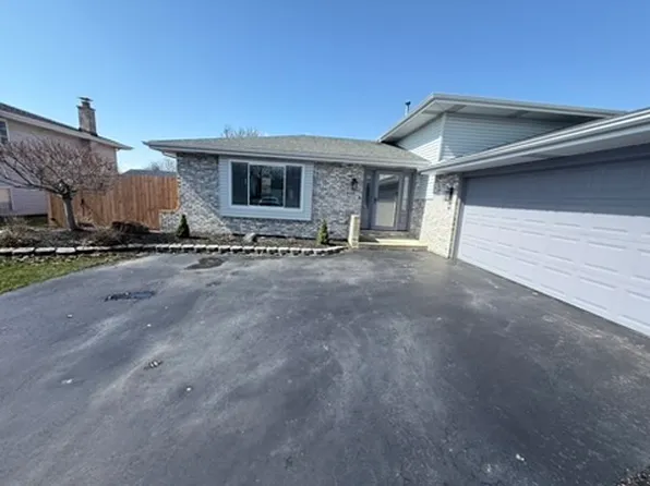 848 Robin Ct, Dyer, IN 46311