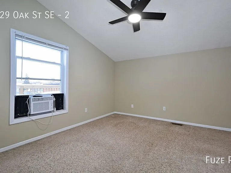 629 Oak St SE #2 — Photo 14