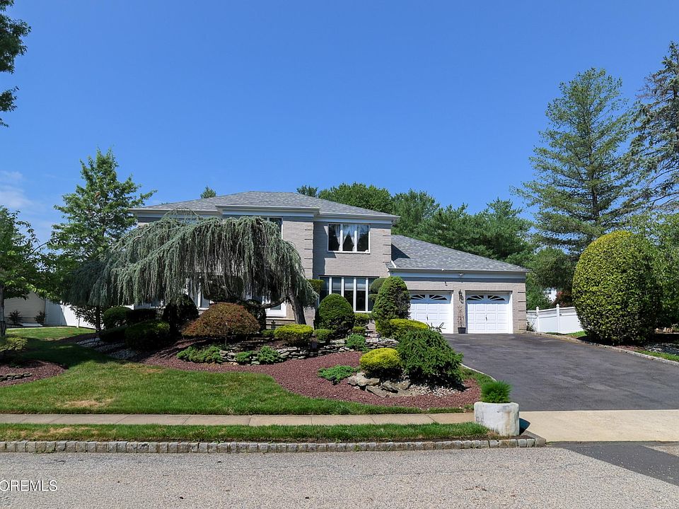 1st image of 10 Mitchell Court