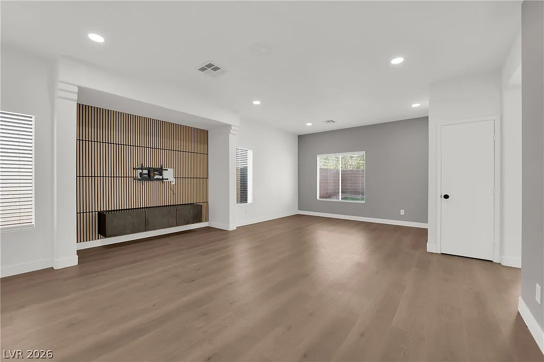 3 bed, 2065 sqft, $2,395 — Photo 4