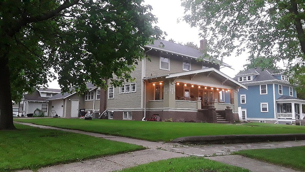 809 S 2nd Ave, Rock Rapids, IA 51246 Zillow