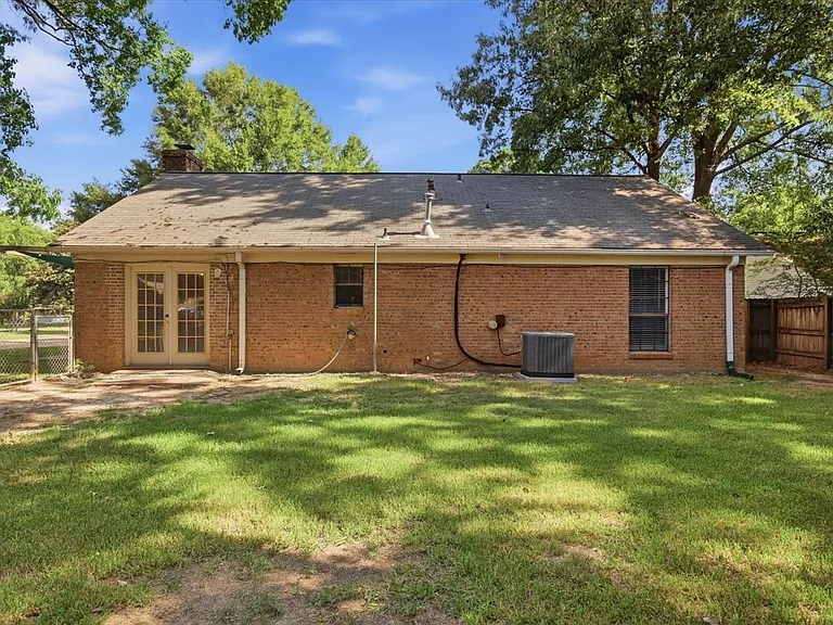 131 Cypress Dr — Photo 26