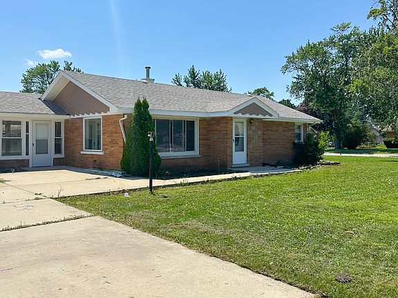 3rd image of 9405 S 76th Ct