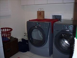 5th image of 579 Aurora Dr