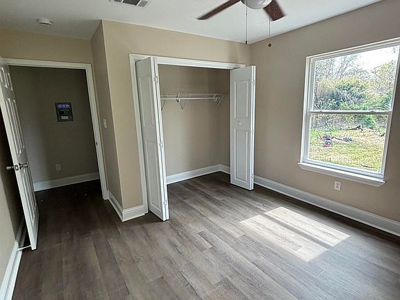 5th image of 2742 Sherwood St