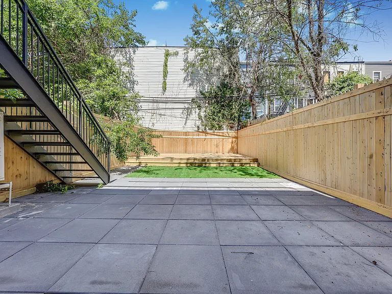 1107 Jefferson Ave #2 — Photo 10