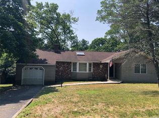 12 Star Rd, Rocky Point, NY 11778