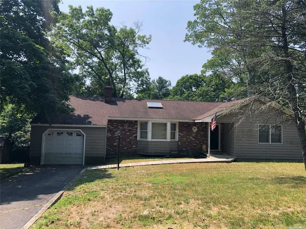 12 Star Road, Rocky Point, NY 11778