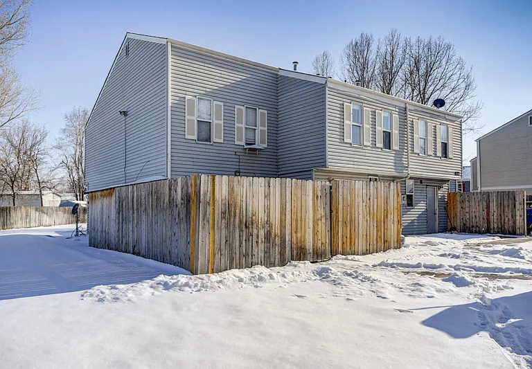 1075 Sir Galahad Dr — Photo 1