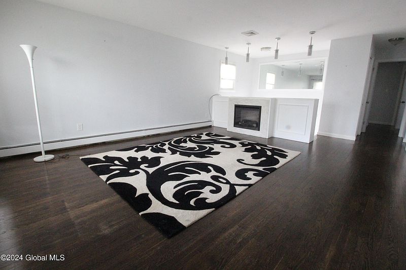 2nd image of 33 Clermont Street