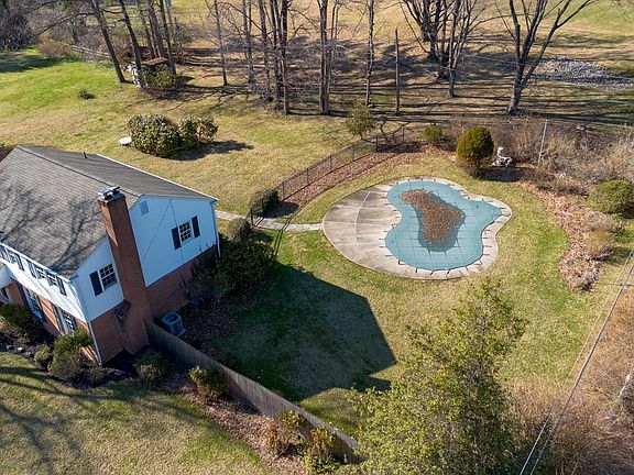 4th image of 1329 Sugartown Rd