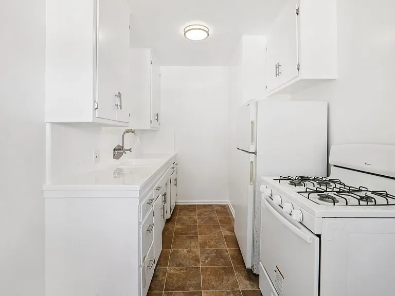 652 Veteran Ave — Photo 15