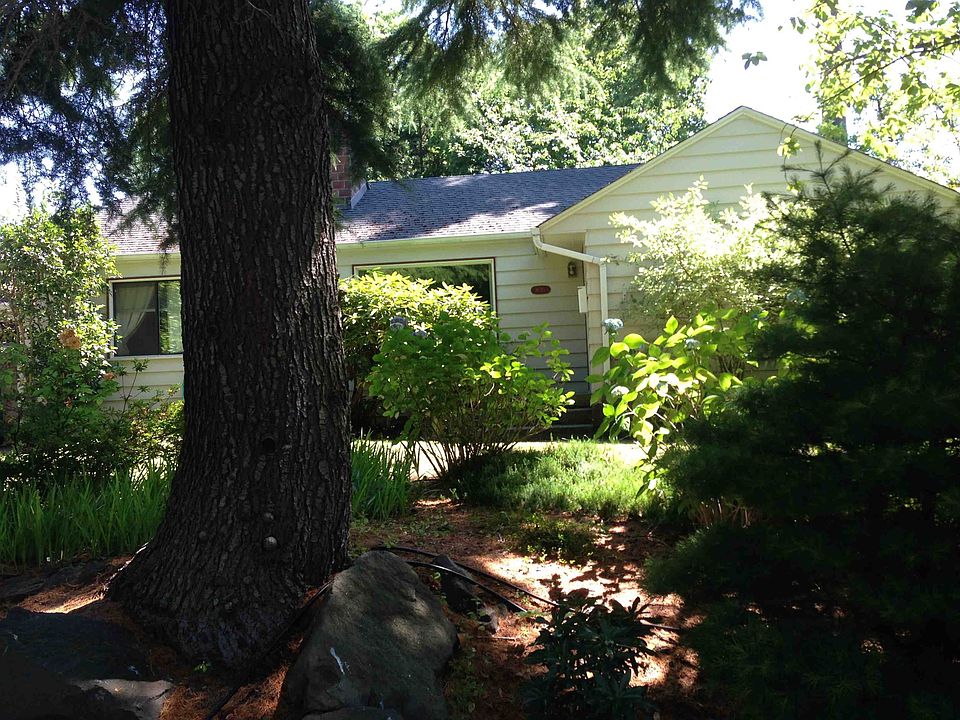 1st image of 8010 Fairway Dr NE