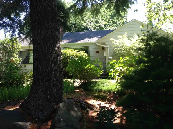 8010 Fairway Dr NE, Seattle, WA 98115