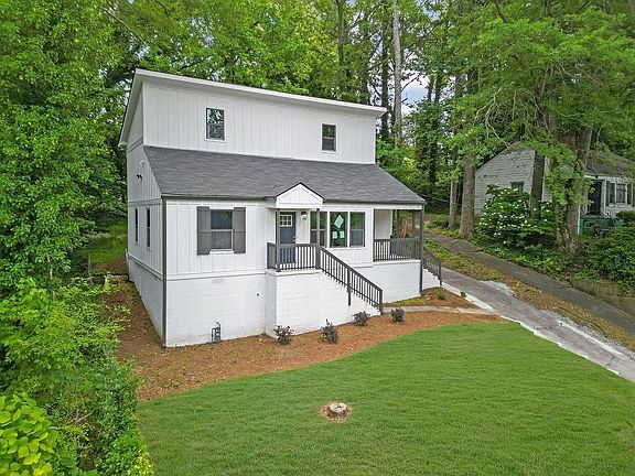 3rd image of 1080 Westmont Rd SW