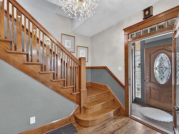 3rd image of 1338 Quincy AVENUE