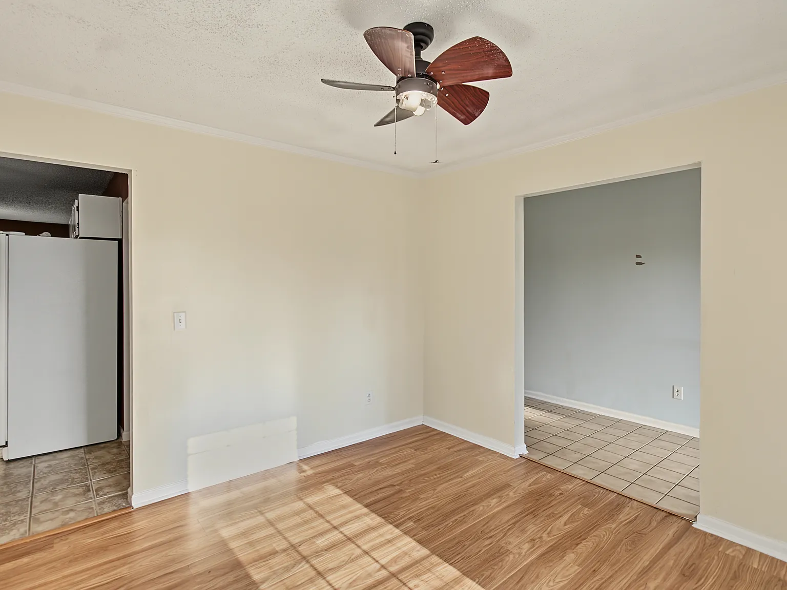 2352 Rowe St - Brandi - 1 — Photo 4