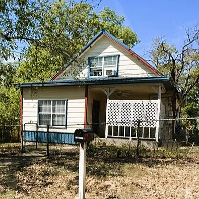 3 bed, 1.5 bath, 1399 sqft, $850 — Photo 1