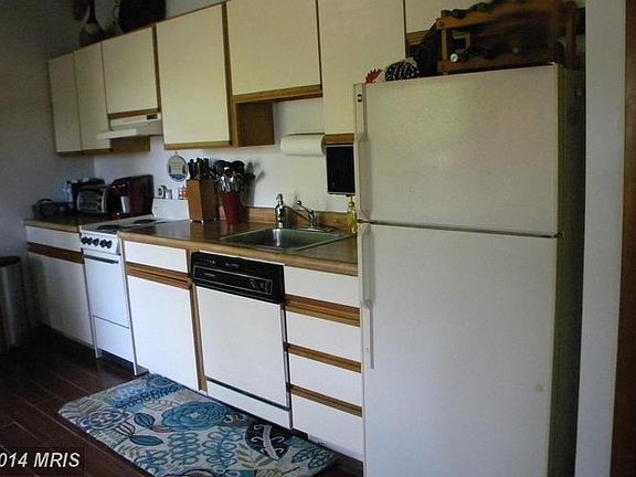 3rd image of 48 Jeffrey Ln Unit 7D