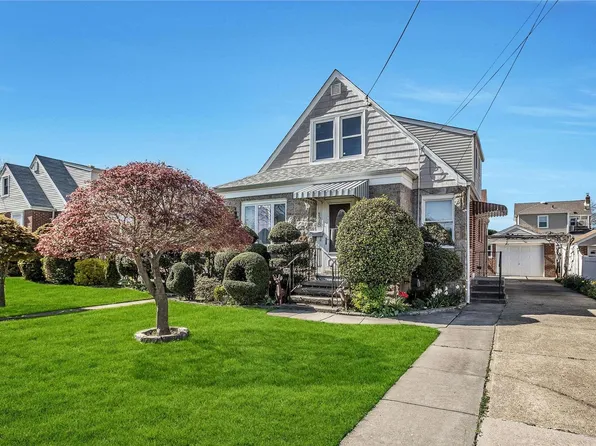 178 Dow Avenue, Mineola, NY 11501