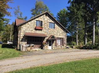 136 Brink Hill Rd, Greentown, PA 18426