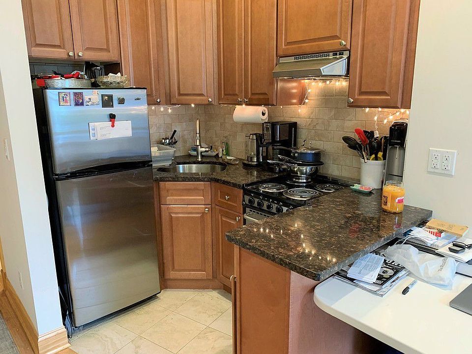 2nd image of 324 W 76th St APT 4B