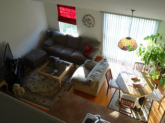 Living room / dining room