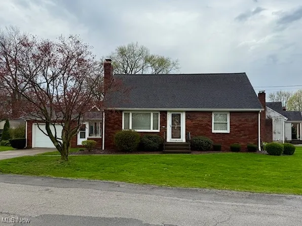 6823 Paxton Rd, Youngstown, OH 44512