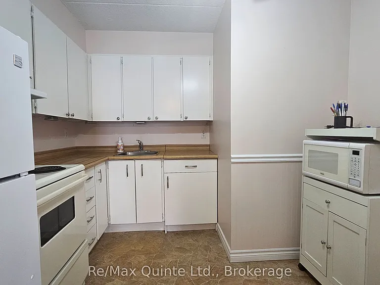610 William St S #404 — Photo 7