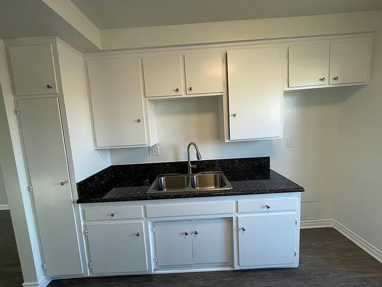 Dorian Apartments — Photo 10