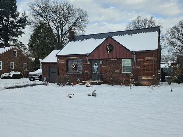 102 W Elizabeth St, New Castle, PA 16105