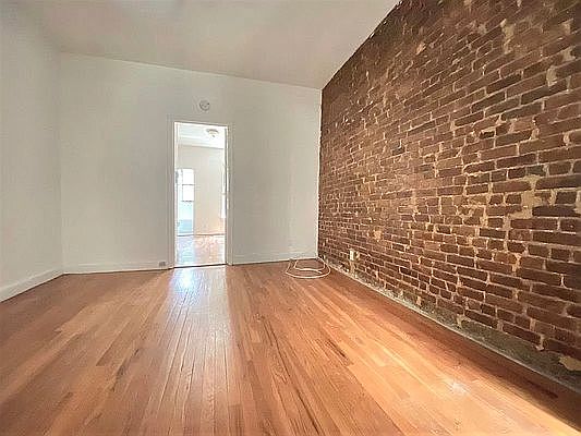 3rd image of 1515 Lexington Ave APT 4B