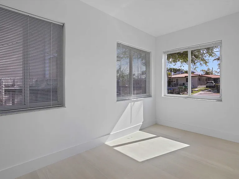 2786 SW 33rd Ave — Photo 21
