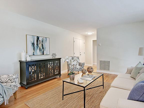 4th image of 5026 Parkside Dr