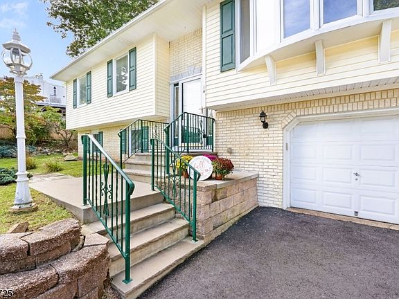 5th image of 14 Eugene Rd