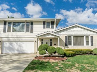 622 W Diversey Ave, Addison, IL 60101