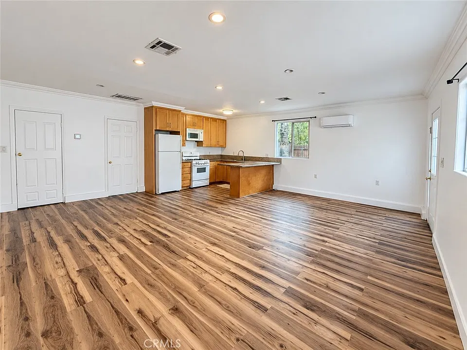 17457 Sunburst St
