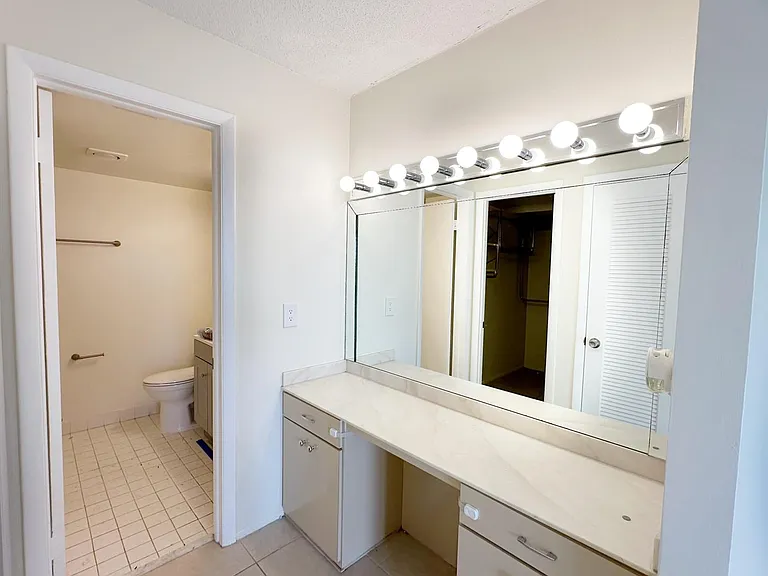 5301 NW 2nd Ave #401 — Photo 21