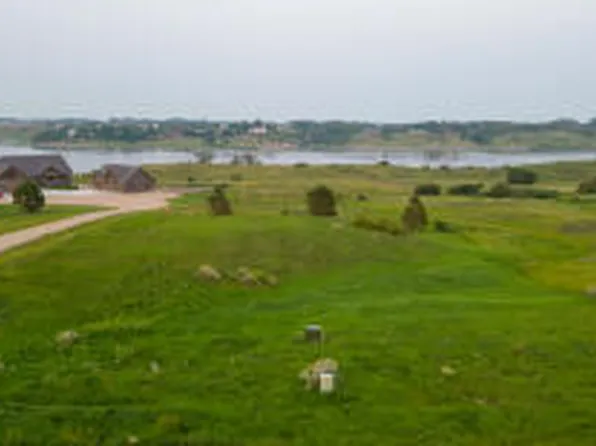 3076 Lake Front Dr, Jamestown, ND 58401