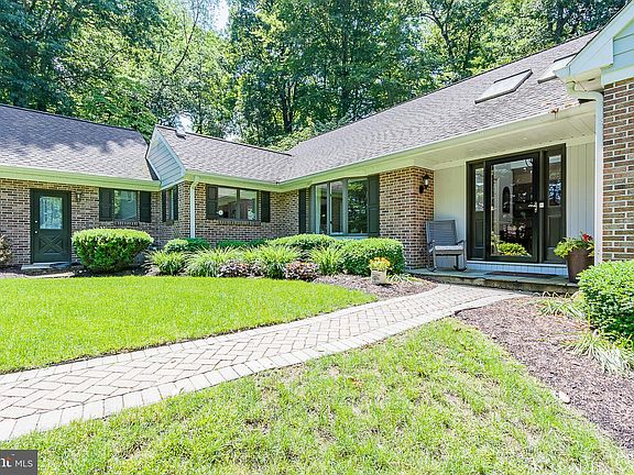 3rd image of 709 Haldane Dr