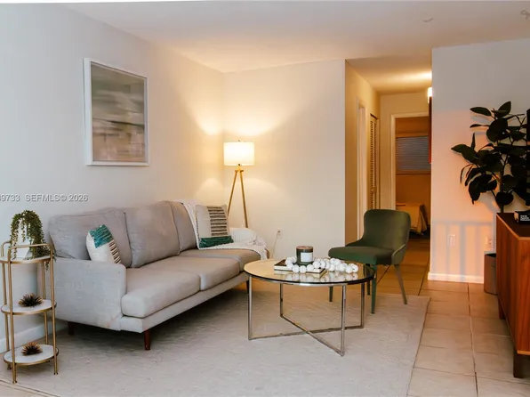 6675 W 4th Ave APT 203, Hialeah, FL 33012