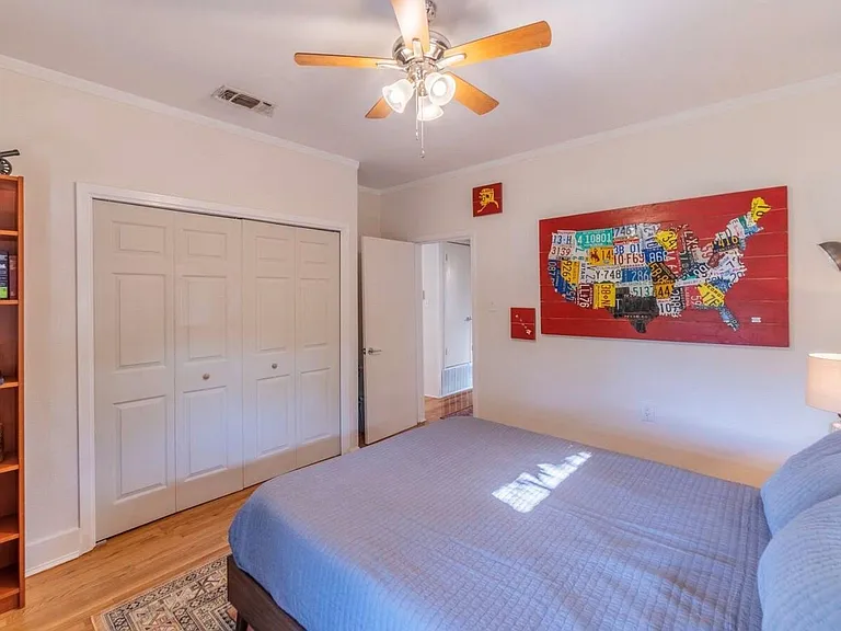 1503 Newton St — Photo 17