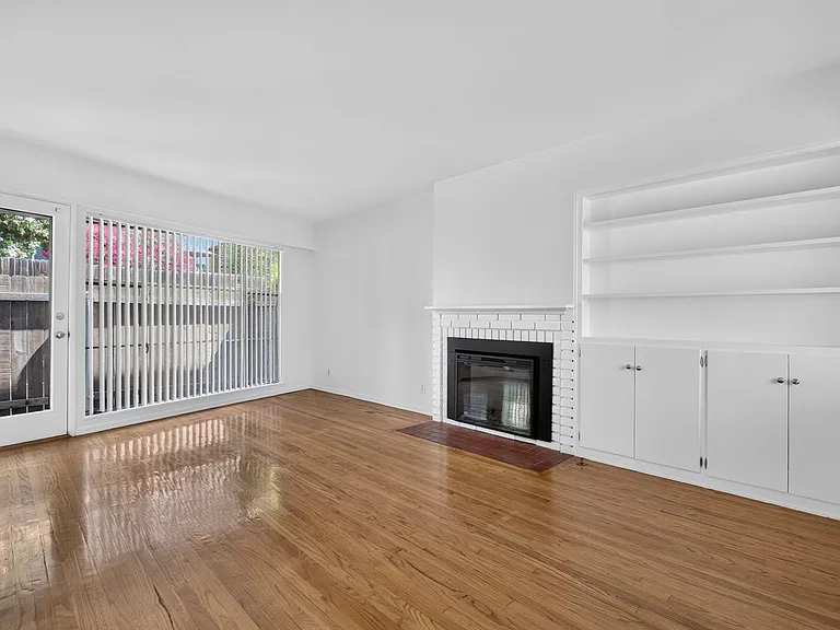 425 S Los Robles Ave — Photo 6