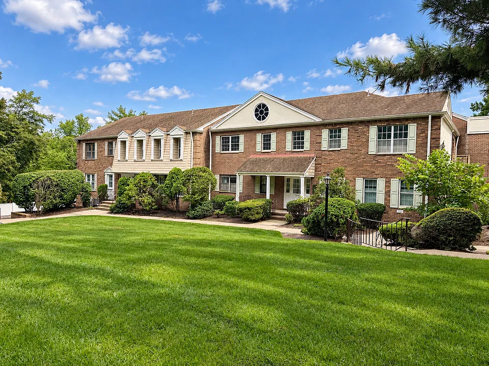 358 Maple Ave #2