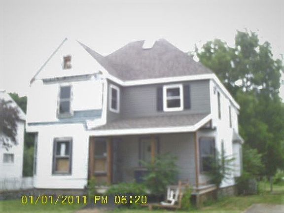 3rd image of 1120 Oak St
