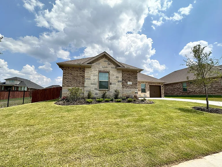 1310 Axis Deer Rd — Photo 2
