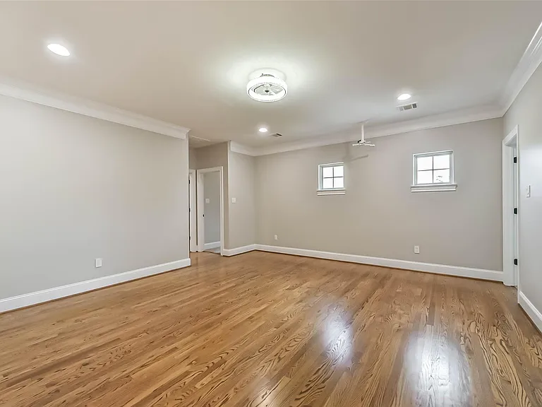 1317 Chantilly Ln — Photo 31